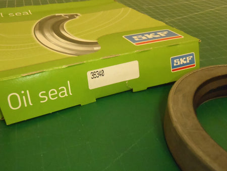 SKF 36340 Metal Clad Radial Oil Seal C8 4-7/8" OD x 3-5/8" ID x 3/4" -5