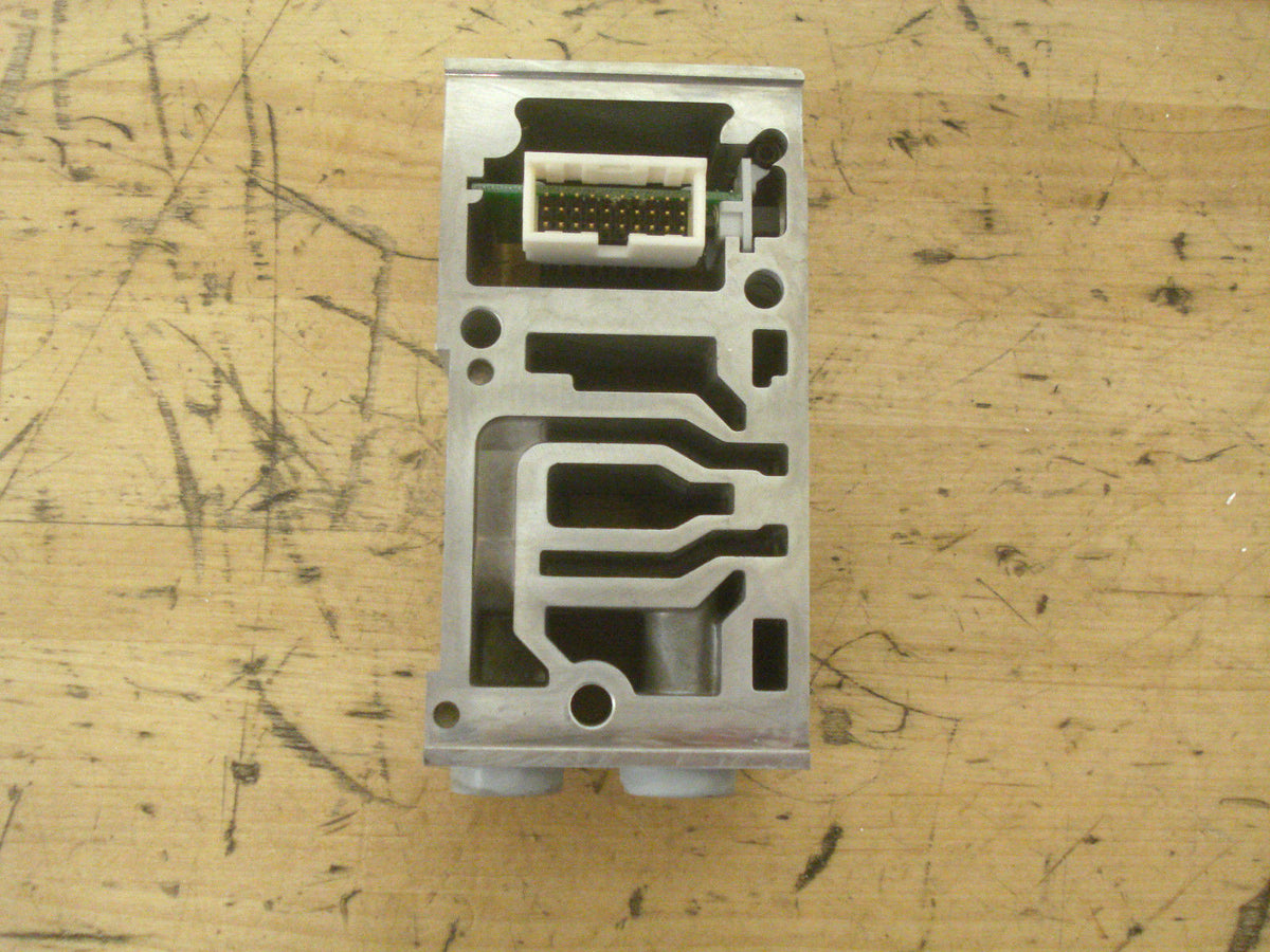 Speedaire 3FZW9 Solenoid Valve Manifold for 15407-2 Valves, ISO Size 02 -1