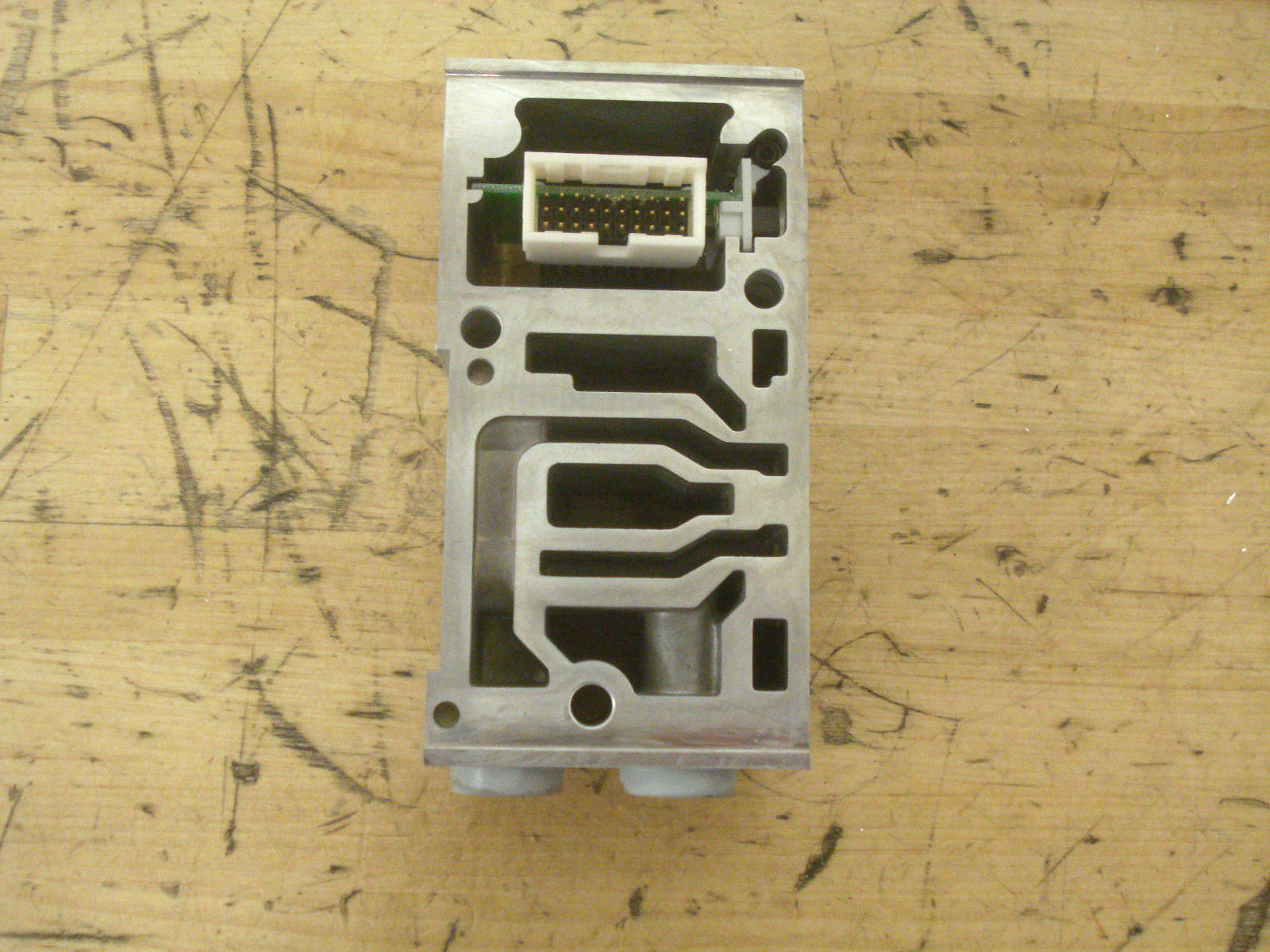 Speedaire 3FZW9 Solenoid Valve Manifold for 15407-2 Valves, ISO Size 02 -1