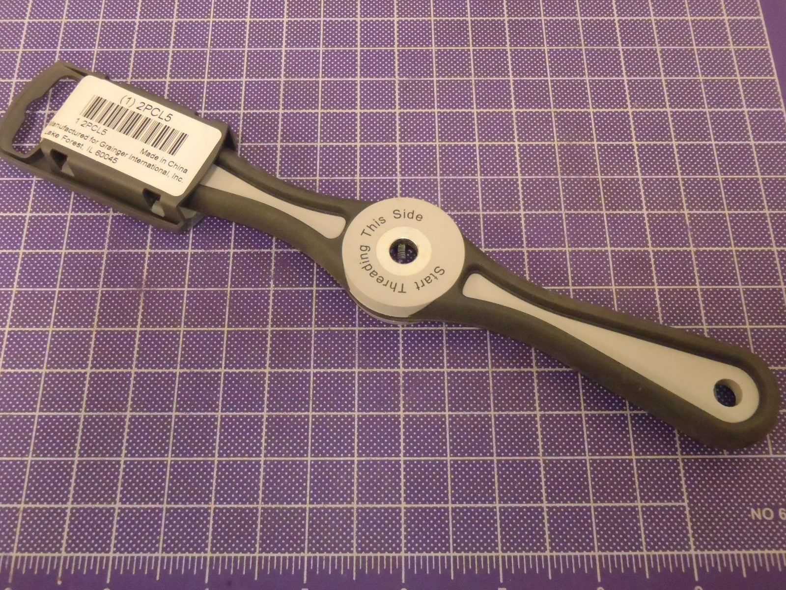 5/16-18  Integrated Die & Die Stock Right Hand Thread HSS Self-Centering Hand -5