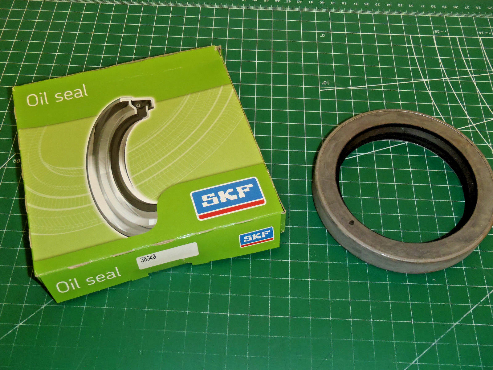SKF 36340 Metal Clad Radial Oil Seal C8 4-7/8" OD x 3-5/8" ID x 3/4" -3