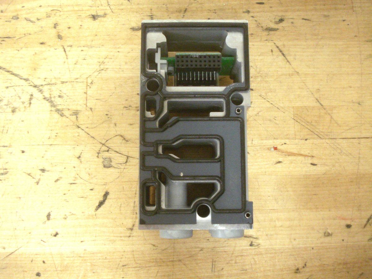 Speedaire 3FZW9 Solenoid Valve Manifold for 15407-2 Valves, ISO Size 02 -2