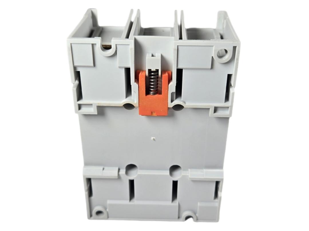 Schneider Electric VLS3P125R2 3-pole load break switch
